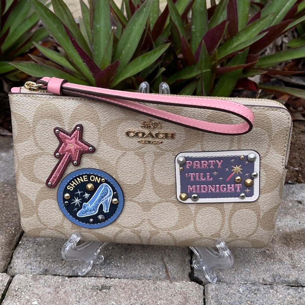 COACH SIGNATURE DISNEY LARGE CORNER ZIP WALLET - Picture 1 of 16